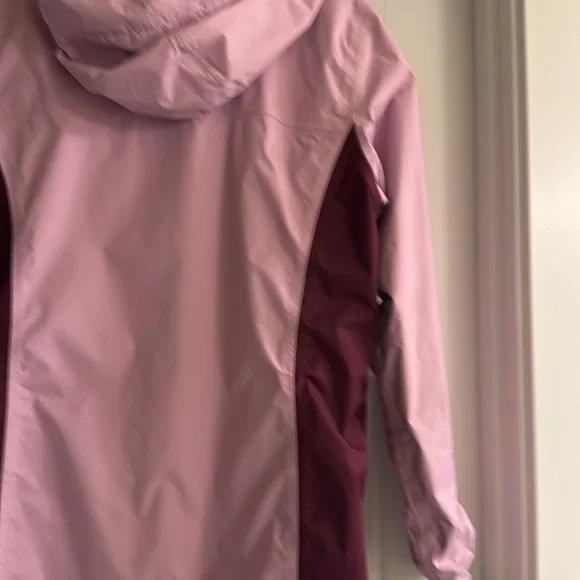 Columbia Rainjacket. Women’s size medium - Picture 7 of 11